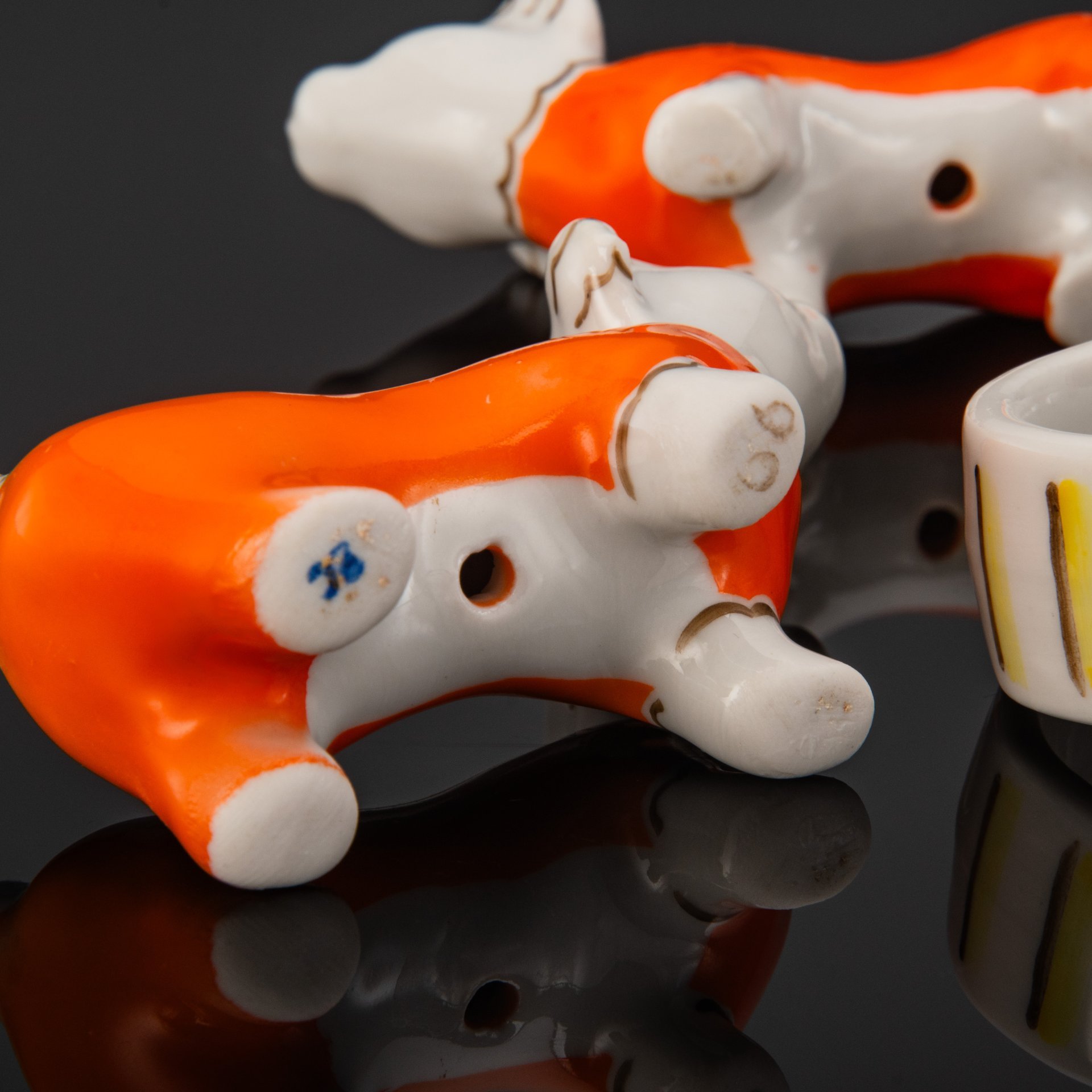 Набор для завтрака "Выступление цирковых собак" (Кольцо для салфеток, две подставки под столовые приборы), автор модели Т.И. Воскресенская, фарфор, роспись, Дулевский фарфоровый завод (Дулёво), СССР, 1960-1970 гг.