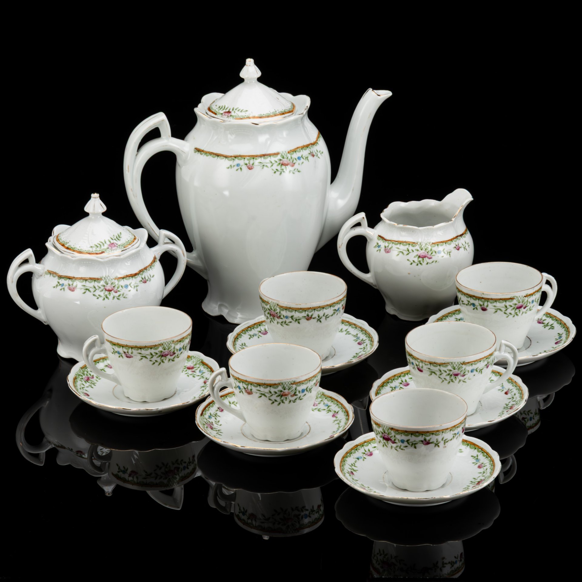 Сервиз чайный на 6 персон (15 предметов) в стиле ар-нуво, фарфор, деколь с подрисовкой, Западная Европа, 1900-1930 гг.