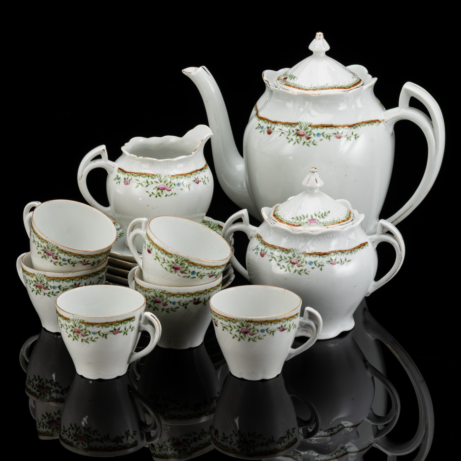 Сервиз чайный на 6 персон (15 предметов) в стиле ар-нуво, фарфор, деколь с подрисовкой, Западная Европа, 1900-1930 гг.