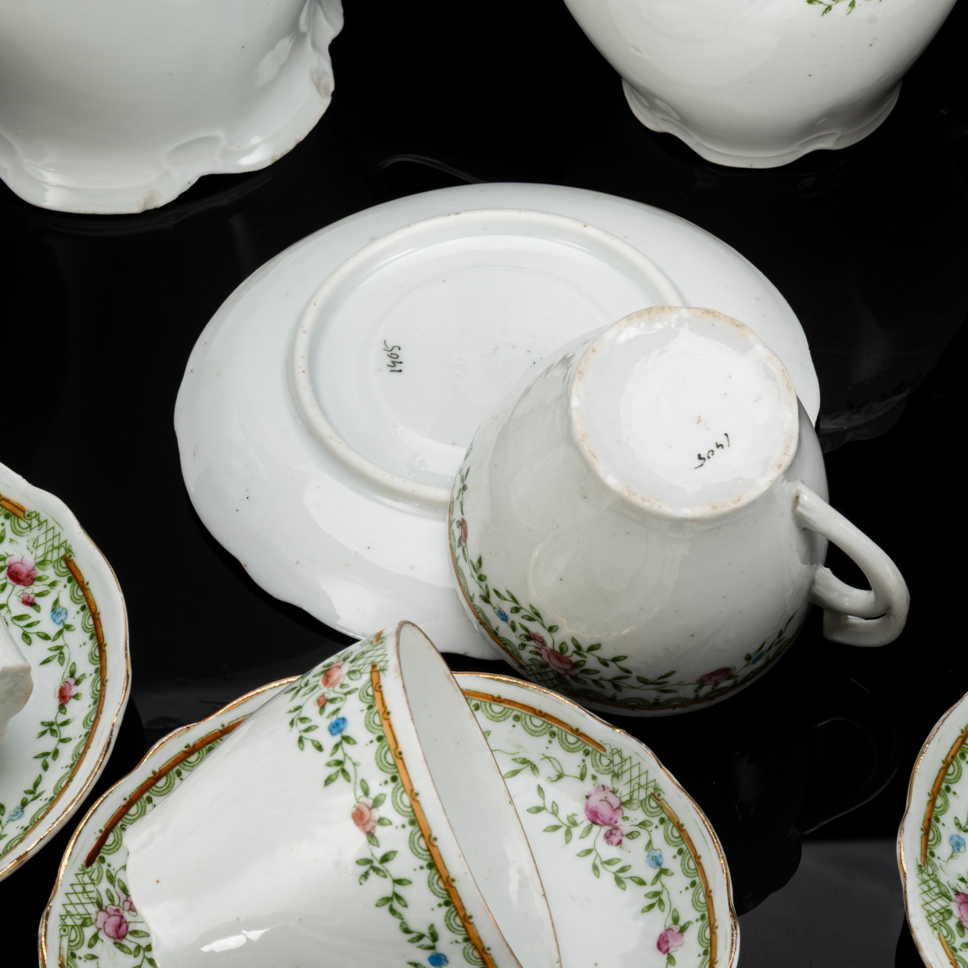 Сервиз чайный на 6 персон (15 предметов) в стиле ар-нуво, фарфор, деколь с подрисовкой, Западная Европа, 1900-1930 гг.