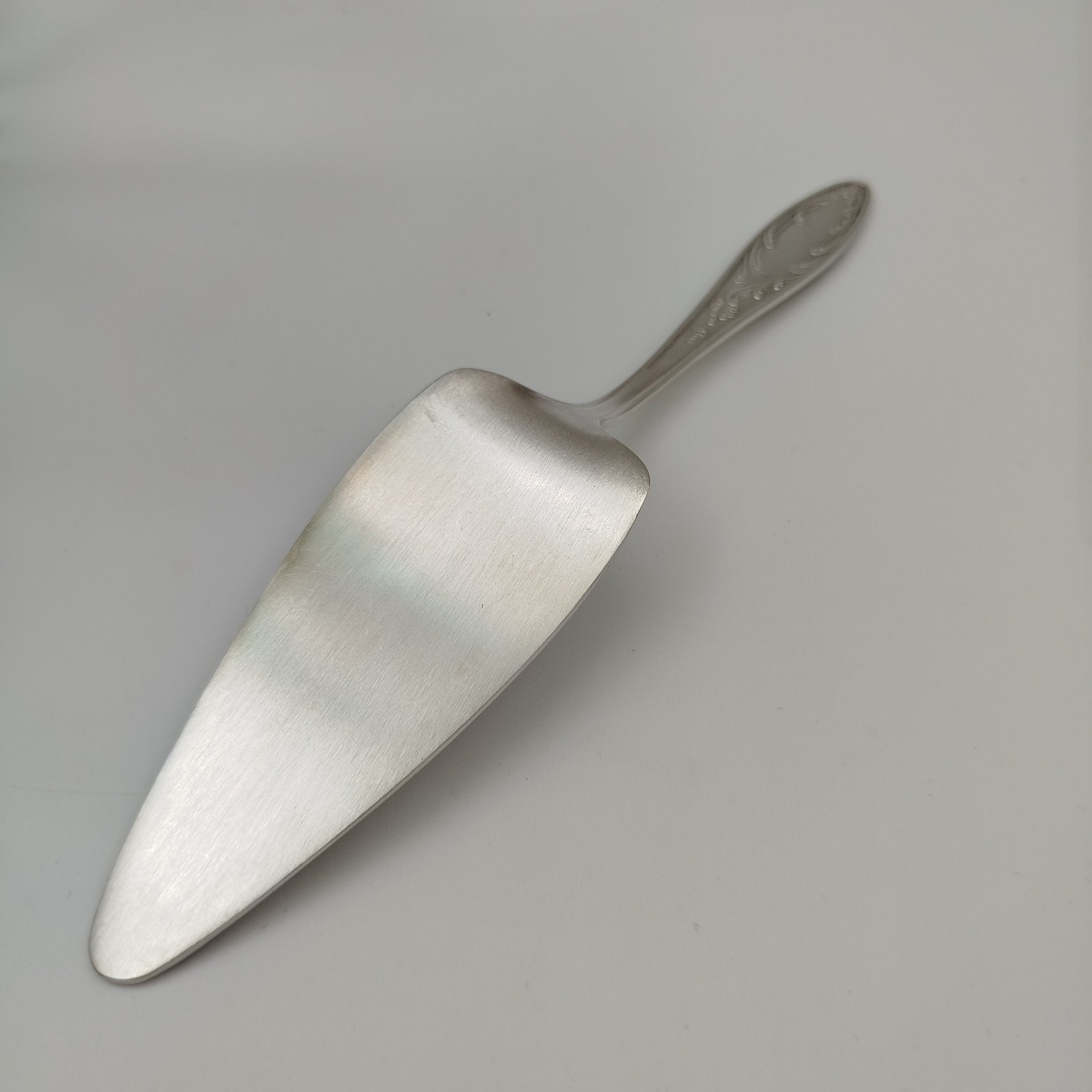 Лопатка для торта "Пламя", мНЦ (медь-никель-цинк), Кольчугинский завод цветных металлов, СССР, 1960-1990 гг.