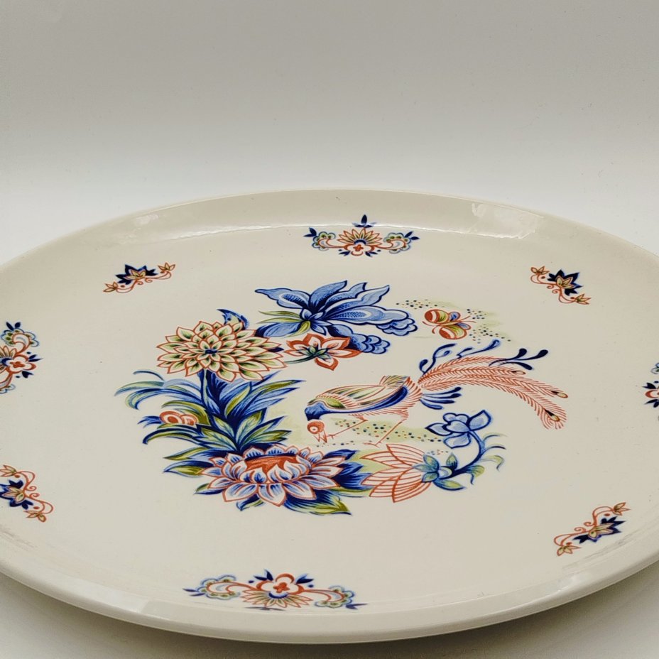 Блюдо круглой формы, украшенное изображением экзотических цветов и птиц, фаянс, деколь, Boch Freres Keramis, Бельгия, 1950-1970 гг.