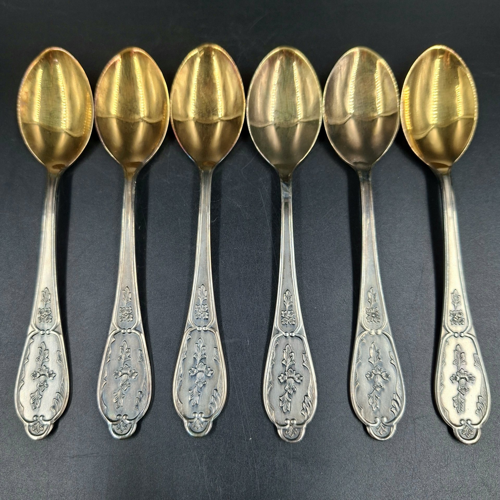 Набор из шести чайных ложек с растительным декором, мНЦ (медь-никель-цинк), золочение, Мстерская художественная фабрика  «Ювелир», СССР, 1980 г.