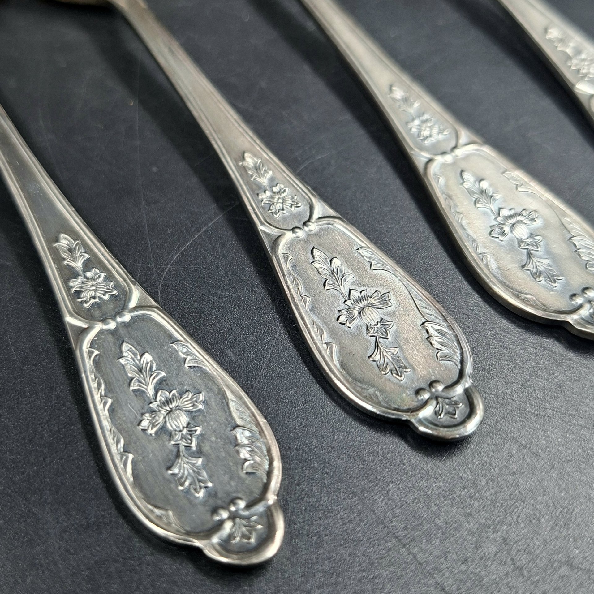 Набор из шести чайных ложек с растительным декором, мНЦ (медь-никель-цинк), золочение, Мстерская художественная фабрика  «Ювелир», СССР, 1980 г.