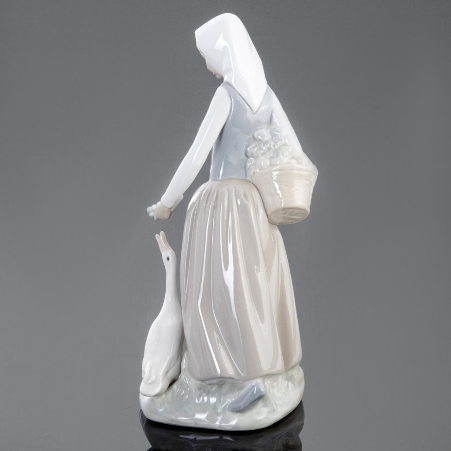 Статуэтка "Девочка с гусем", NAO Porcelain