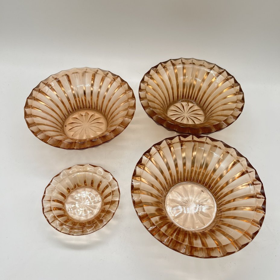 Набор из 4 вазочек для варенья с резным геометрическим декором (подбор), цветное стекло, СССР, 1950-1980 гг.