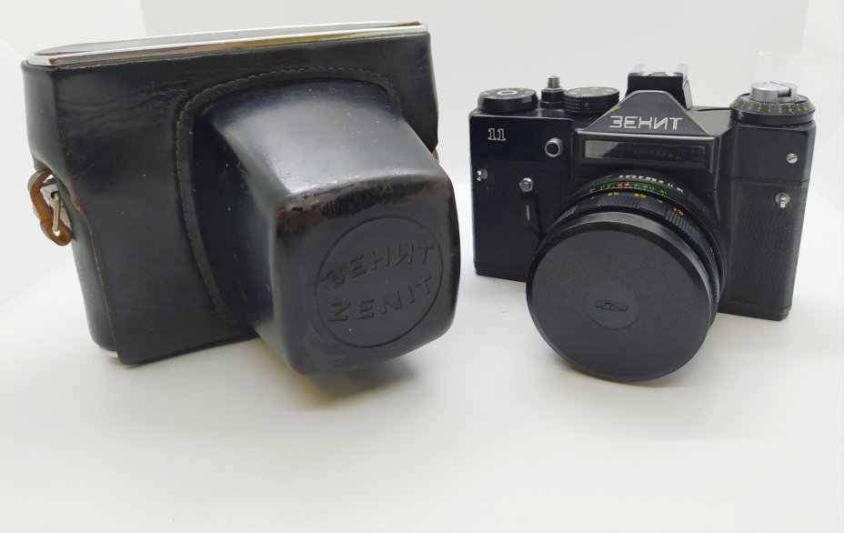 Фотоаппарат "Зенит-11" с объективом "Гелиос-44М-4", в родном кофре, Красногорский механический завод (КМЗ)