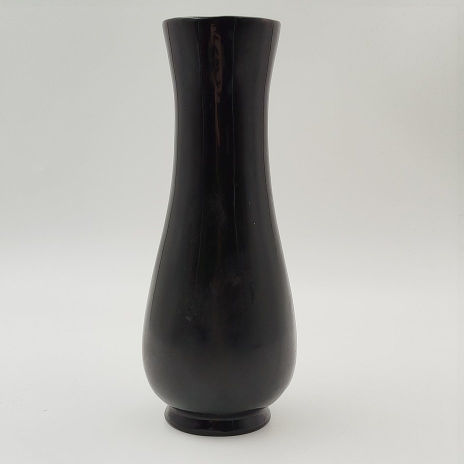 Ваза с растительным декором в восточном стиле