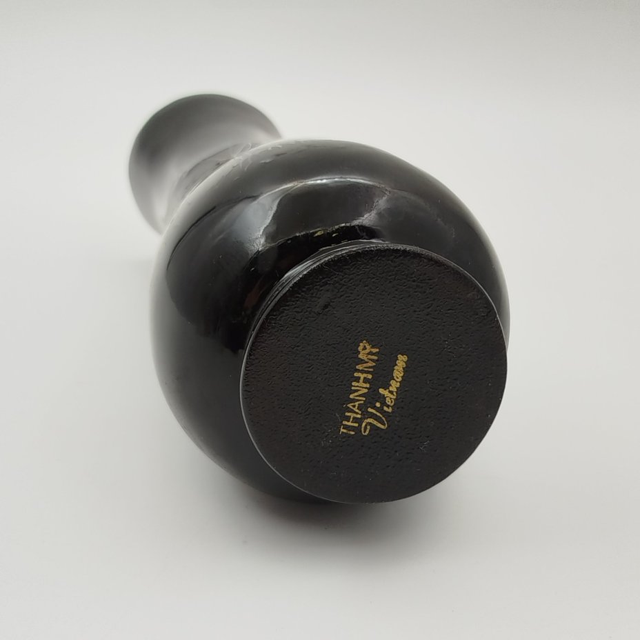 Ваза с растительным декором в восточном стиле