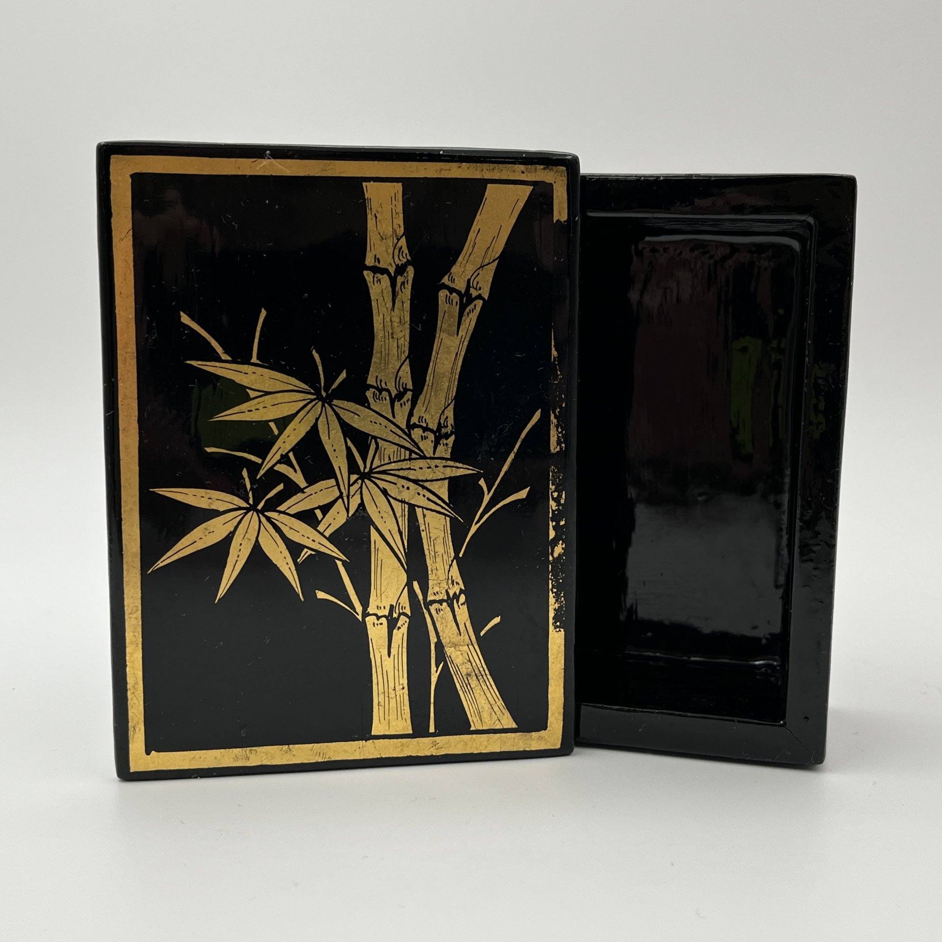 Шкатулка миниатюрная, украшенная изображением бамбука