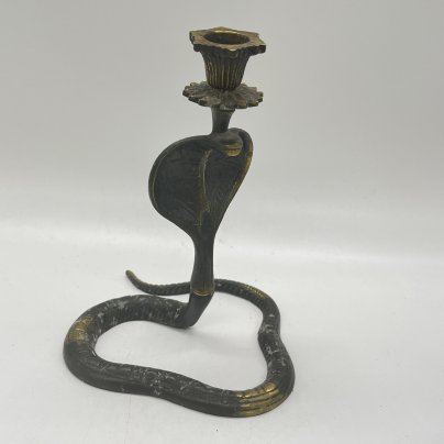Подсвечник на одну свечу в виде кобры, металл, литье, Азия, 1970-2000 гг.