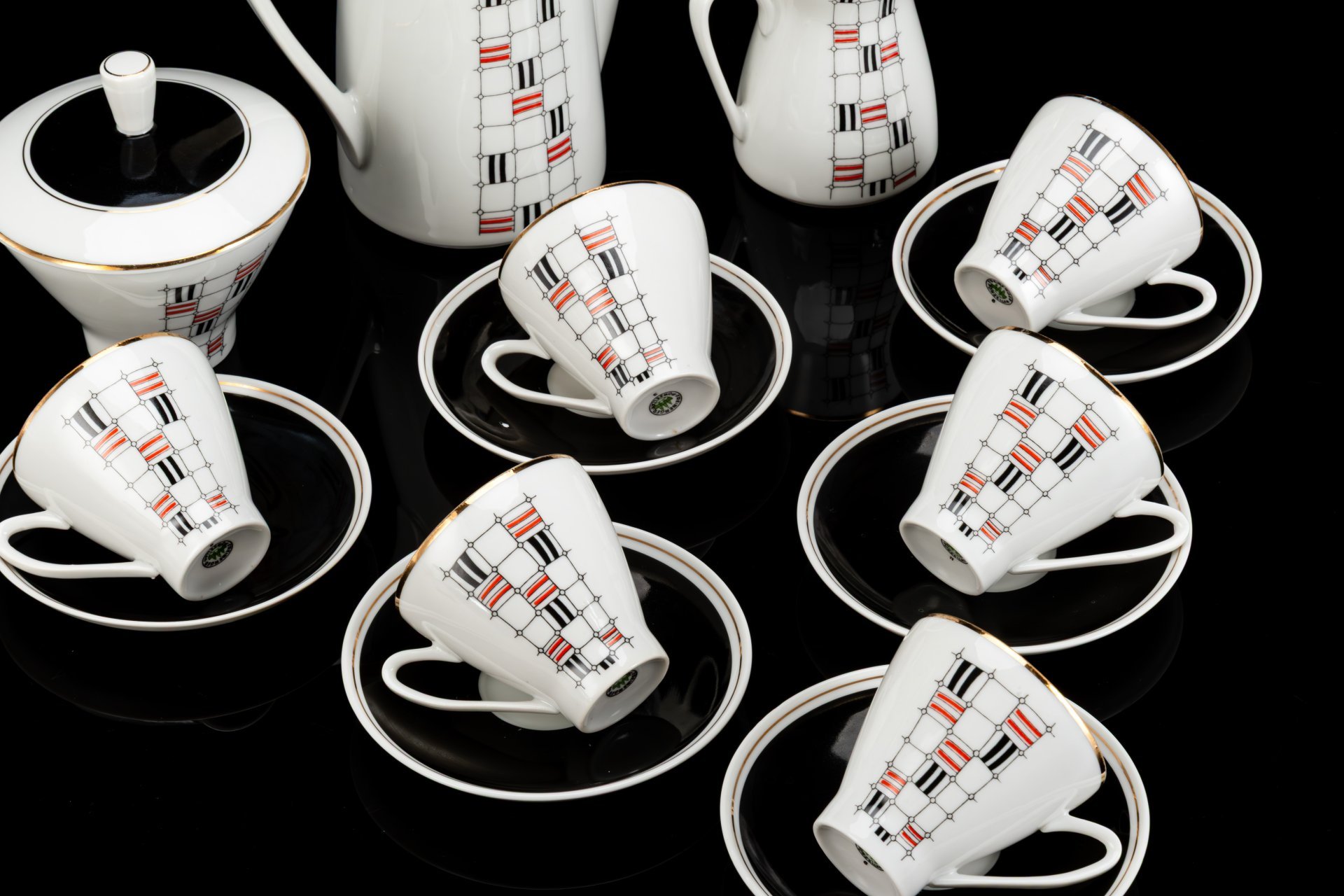 Сервиз кофейный c минималистичным геометрическим декором на 6 персон (15 предметов), фарфор, крытье, деколь, золочение, Freiberger Porzellan, ГДР, 1960-1990 гг.