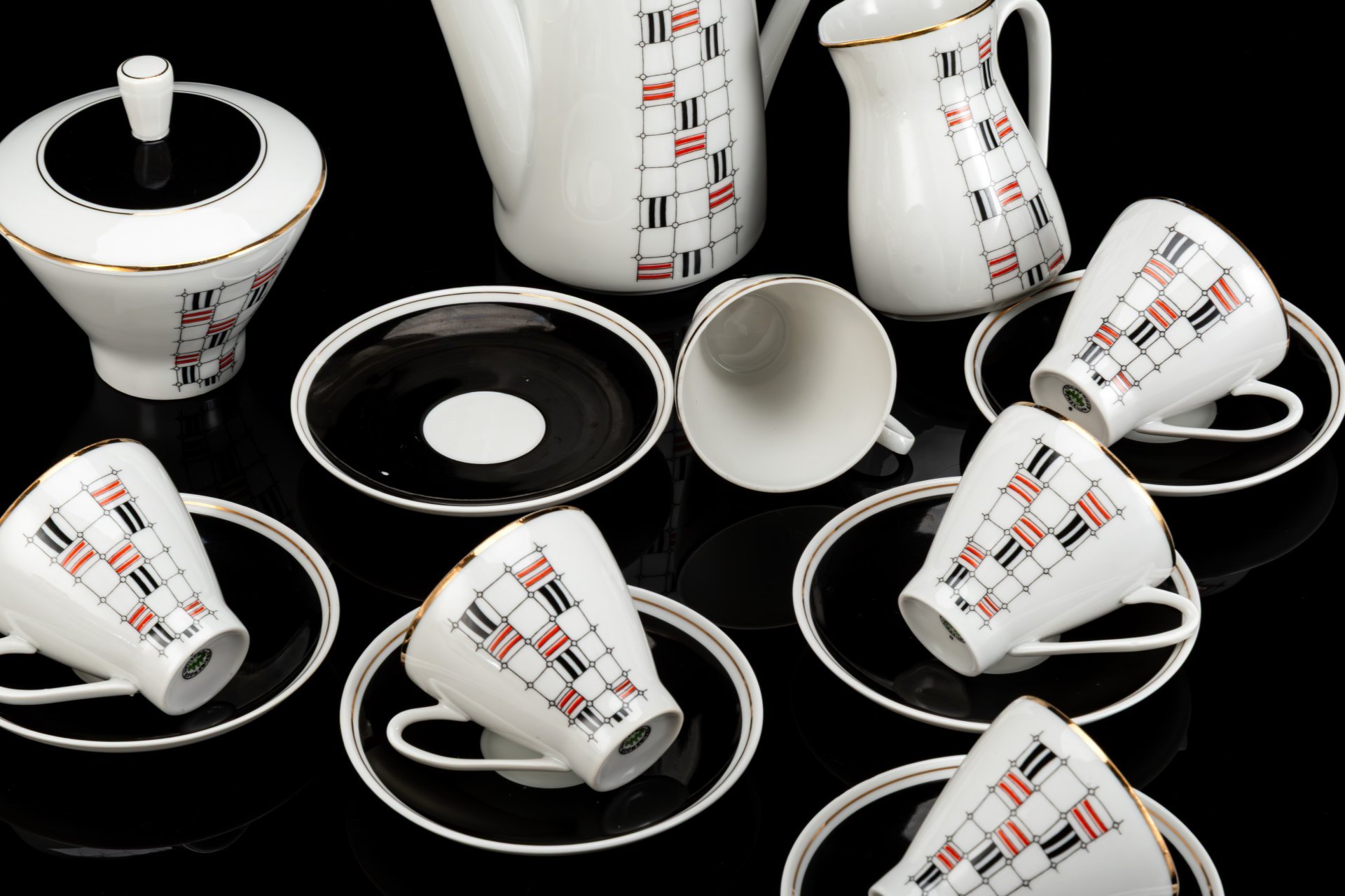 Сервиз кофейный c минималистичным геометрическим декором на 6 персон (15 предметов), фарфор, крытье, деколь, золочение, Freiberger Porzellan, ГДР, 1960-1990 гг.