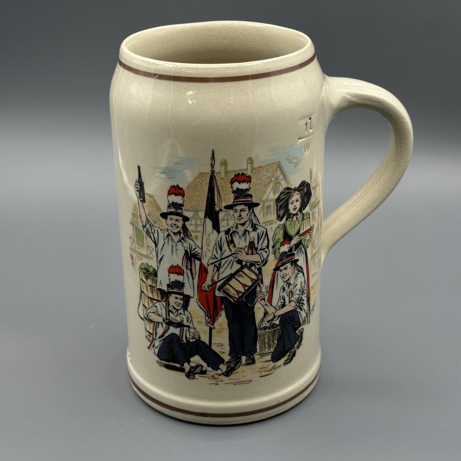 Кружка пивная сувенирная, с изображением городского праздника, 1664 de Kronenbourg
