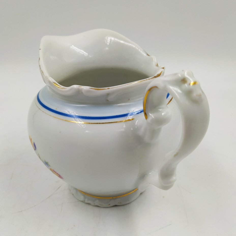 Молочник с цветочным декором и синим кантом, фарфор, деколь, золочение, Kahla, Германия, 1937-1956 гг.