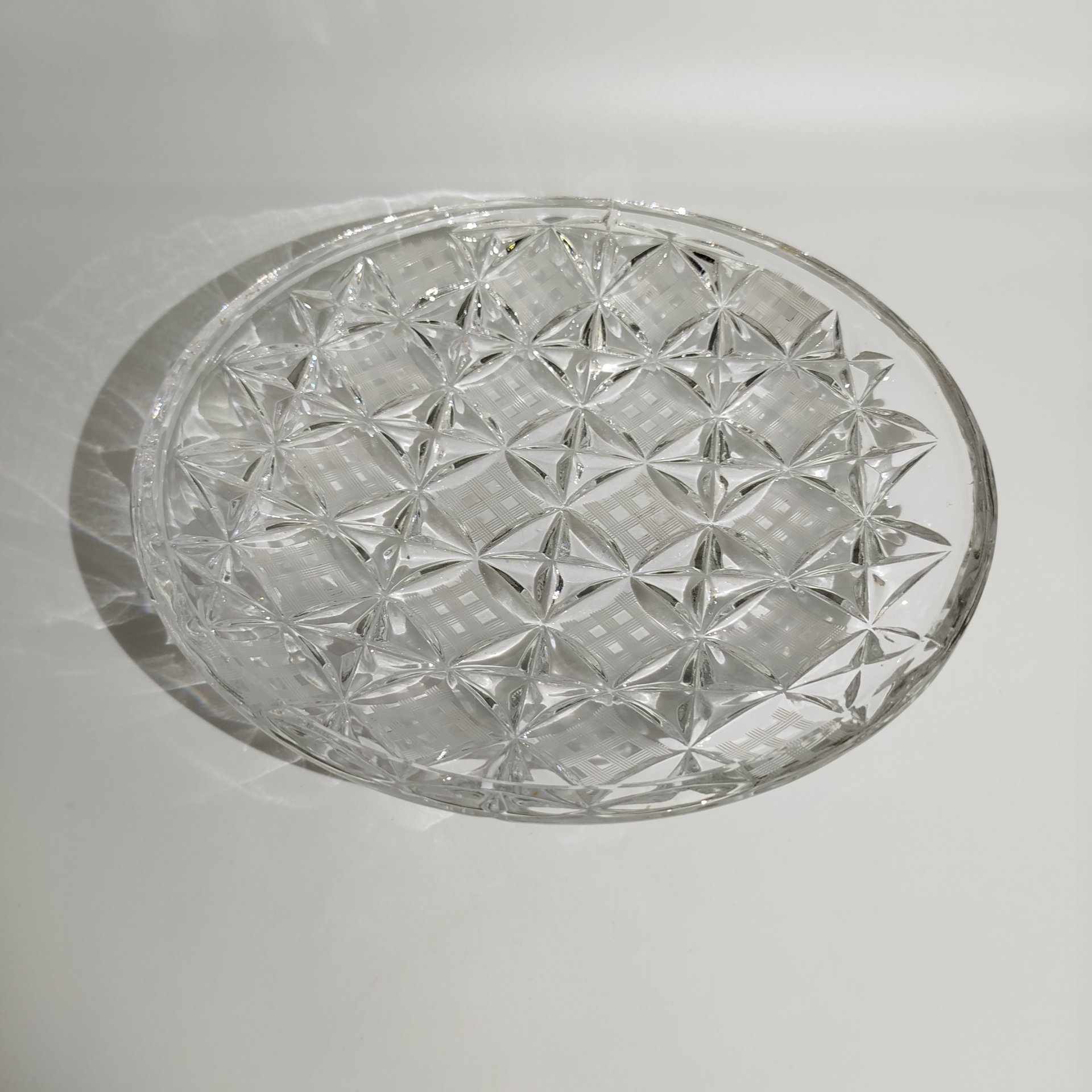 Тарелочка из набора "Алмазные квадраты", автор Л.О. Юрген, хрусталь, алмазная грань, Ленинградский завод художественного стекла (ЛЗХС), СССР, 1960-1970 гг.