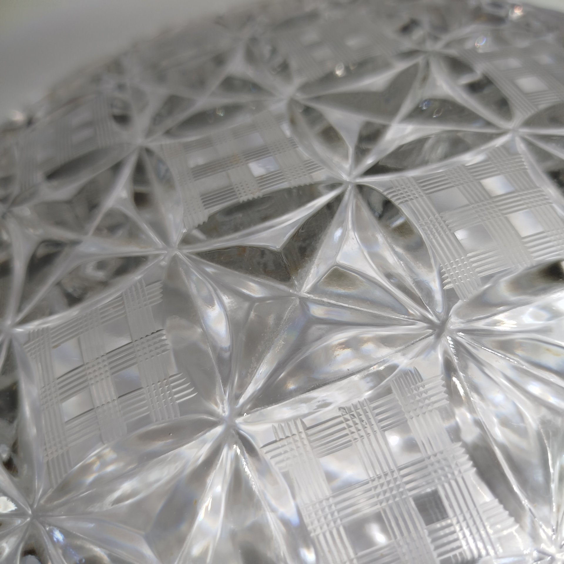 Тарелочка из набора "Алмазные квадраты", автор Л.О. Юрген, хрусталь, алмазная грань, Ленинградский завод художественного стекла (ЛЗХС), СССР, 1960-1970 гг.