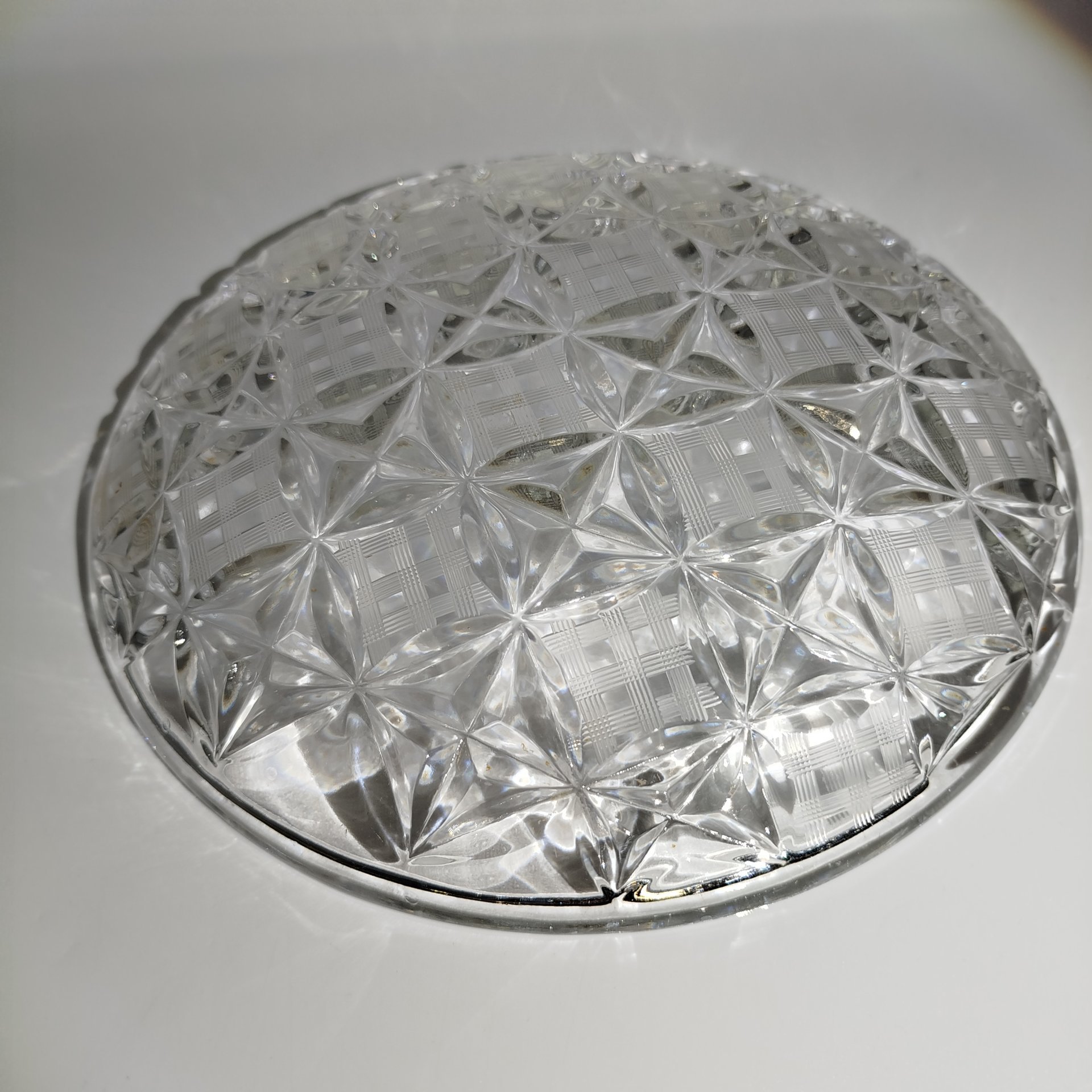 Тарелочка из набора "Алмазные квадраты", автор Л.О. Юрген, хрусталь, алмазная грань, Ленинградский завод художественного стекла (ЛЗХС), СССР, 1960-1970 гг.