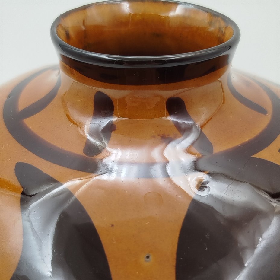 Ваза с цветочным декором