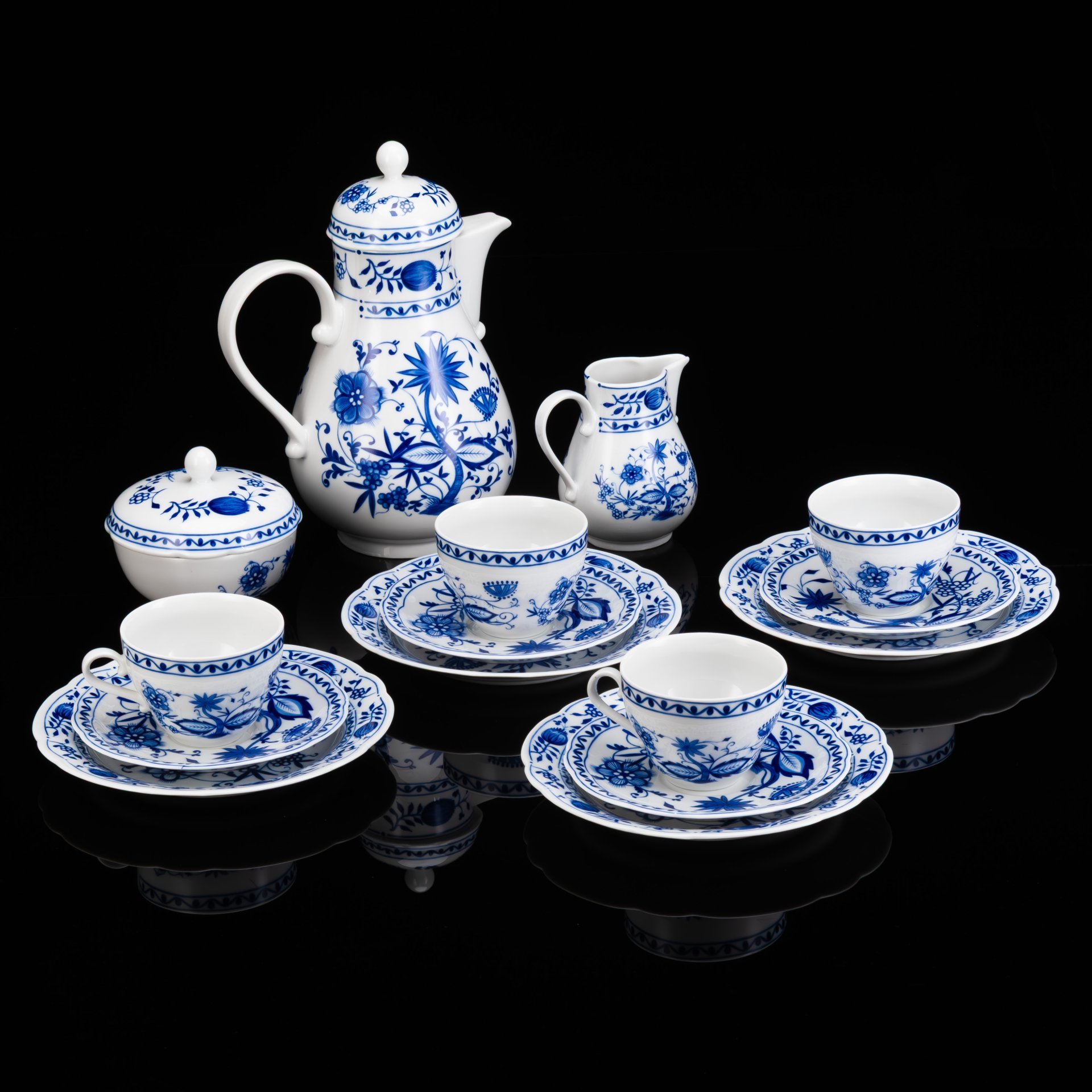 Кофейный сервиз "Луковый узор" на 4 персоны (15 предметов), фарфор, деколь, Kahla, ГДР, 1957-1964 гг.