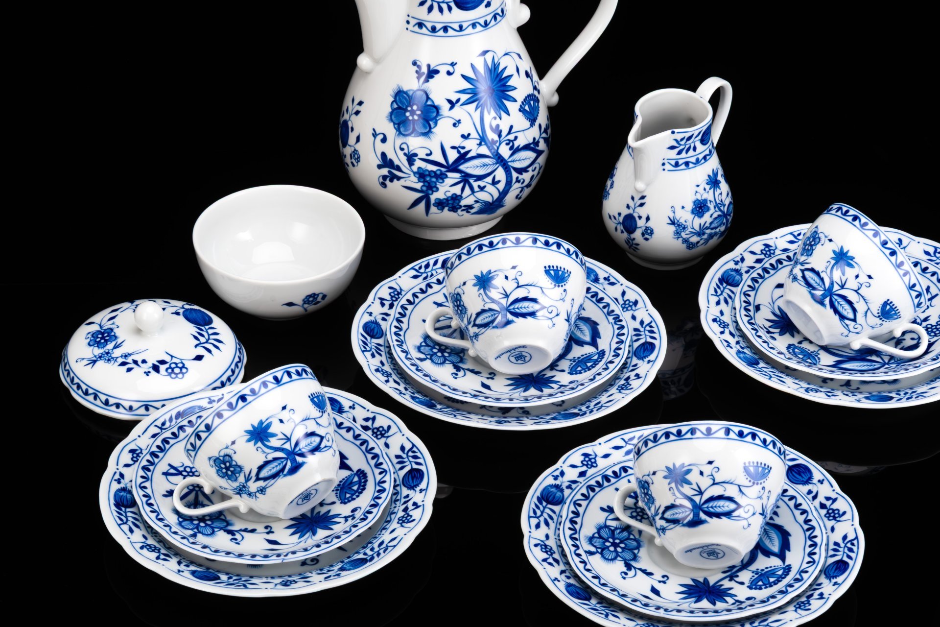 Кофейный сервиз "Луковый узор" на 4 персоны (15 предметов), фарфор, деколь, Kahla, ГДР, 1957-1964 гг.