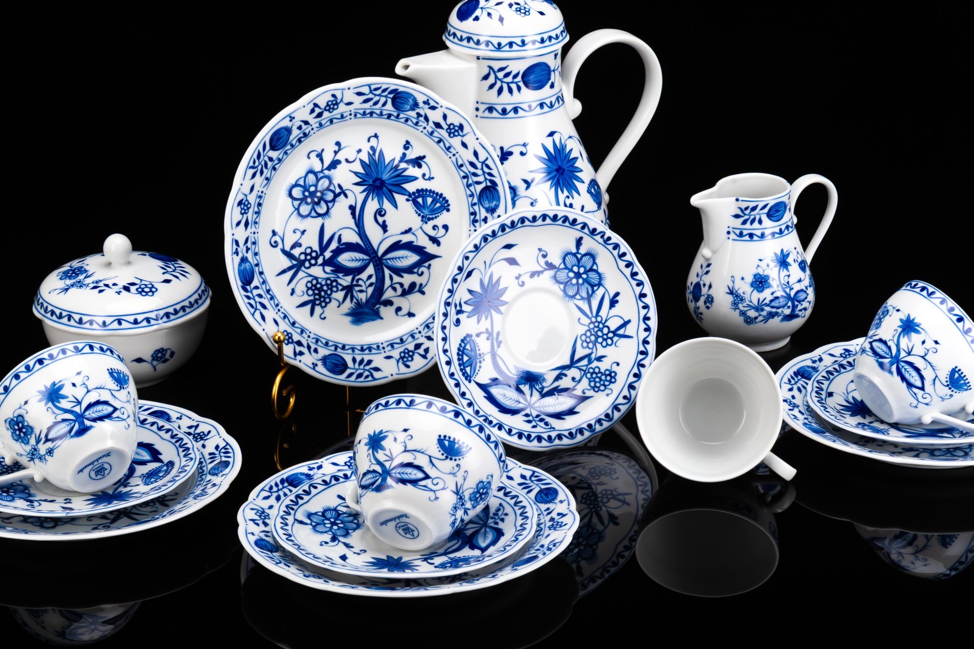 Кофейный сервиз "Луковый узор" на 4 персоны (15 предметов), фарфор, деколь, Kahla, ГДР, 1957-1964 гг.