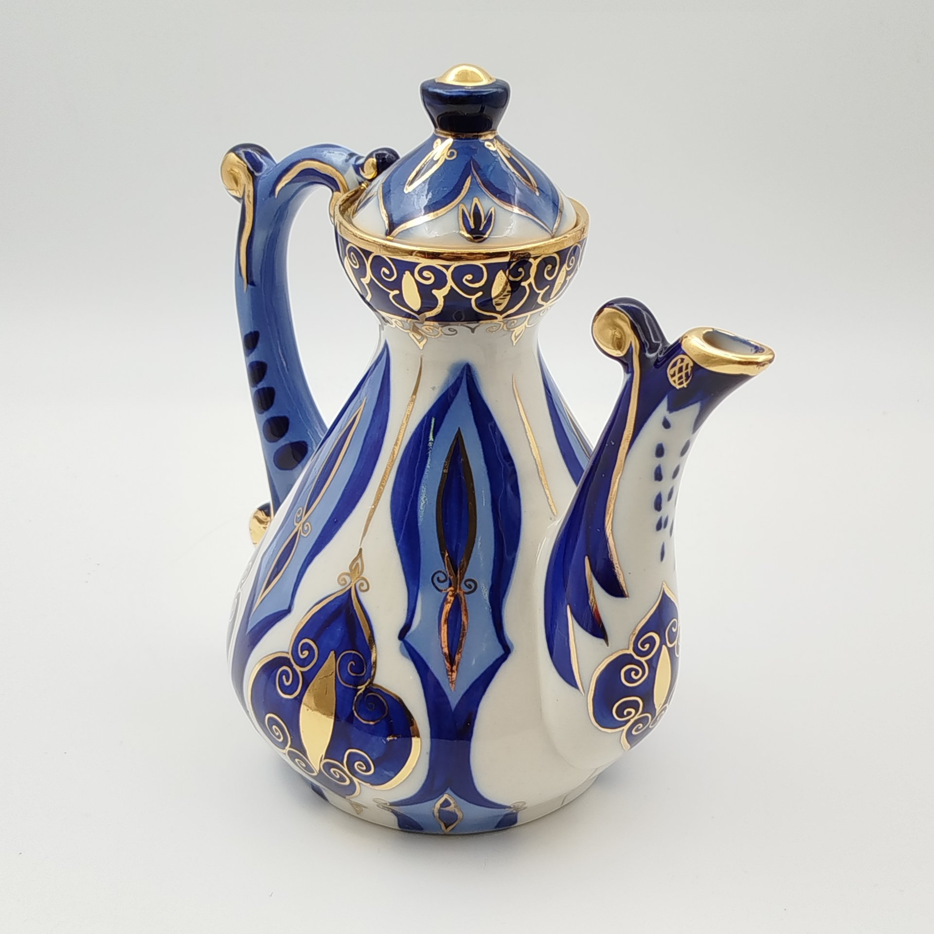Кофейник "Тонус" в восточном стиле, фарфор, роспись, кобальт, золочение, Кисловодская фабрика сувениров, СССР, 1980-1990 гг.