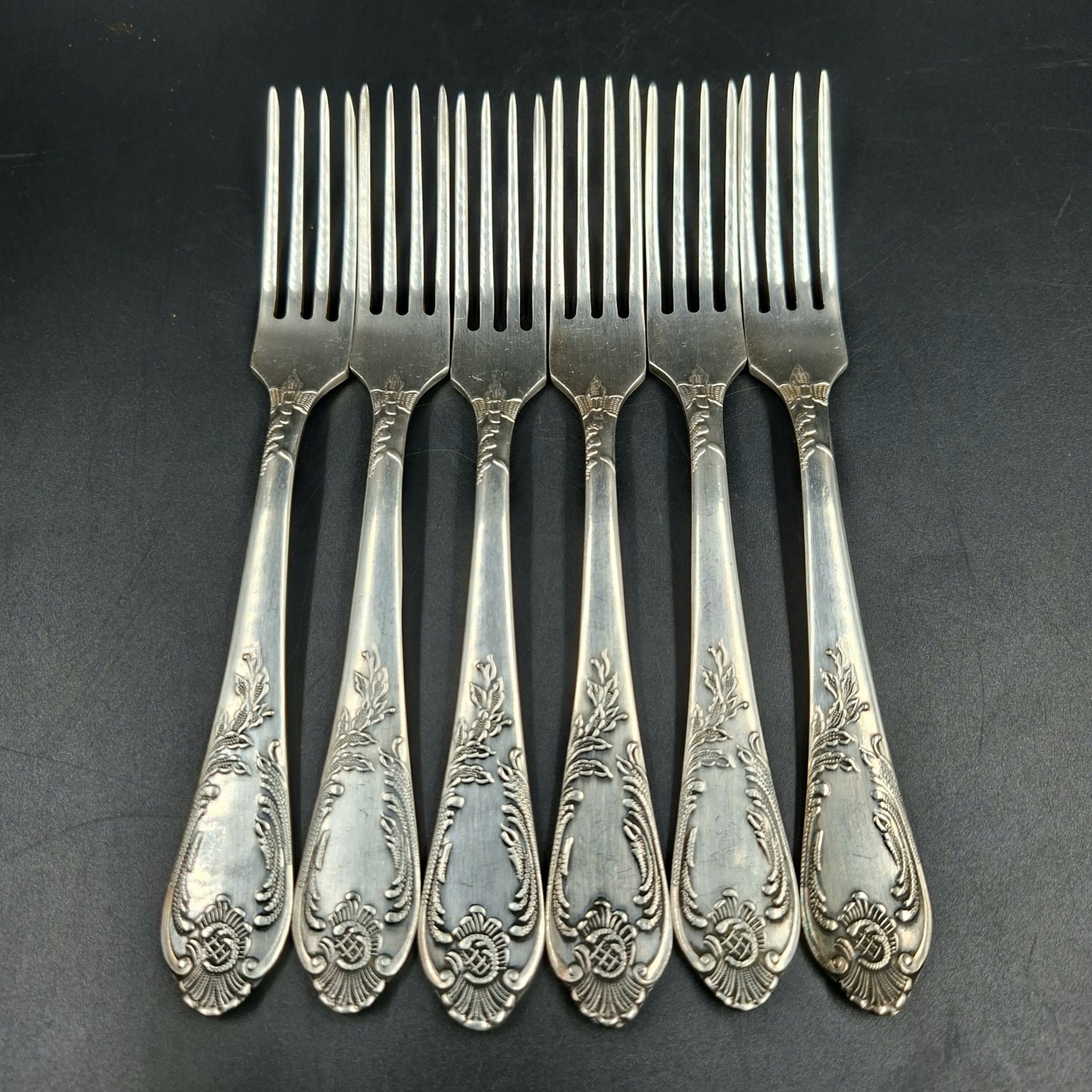 Набор из шести десертных вилок с растительным декором, мНЦ (медь-никель-цинк), Вольнянский завод столовых приборов им. Шевченко (ЗiШ, ЗиШ), СССР, 1960-1980 гг.