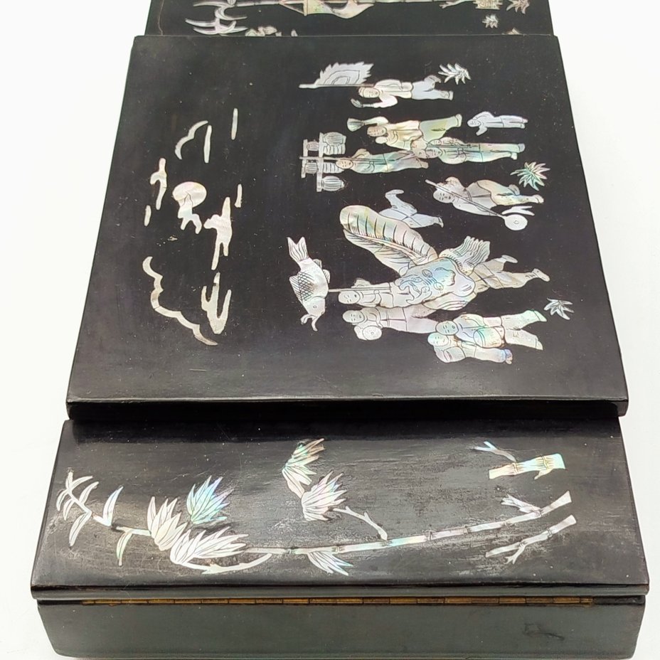 Шкатулка для украшений с декором в виде жанровой сцены