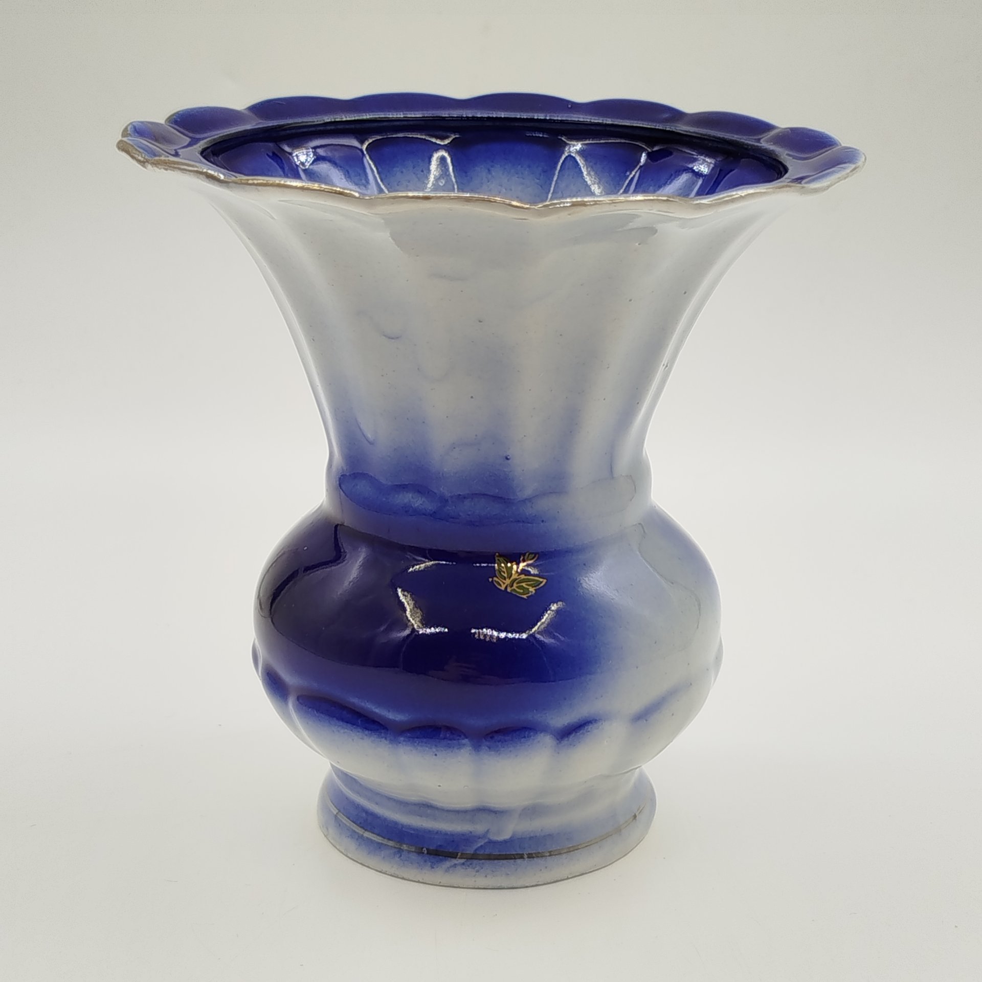 Ваза для цветов "Райская птица", фарфор, деколь, золочение, Азия, 1980-2000 гг.