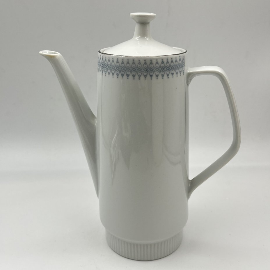 Кофейник лаконичной формы  с геометрическим орнаментом, фарфор, деколь, Colditz (Кольдиц), ГДР, 1960-1990 гг.
