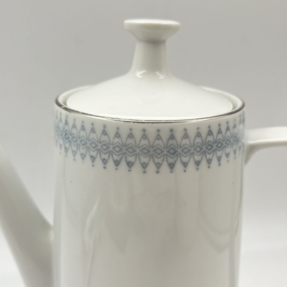 Кофейник лаконичной формы  с геометрическим орнаментом, фарфор, деколь, Colditz (Кольдиц), ГДР, 1960-1990 гг.