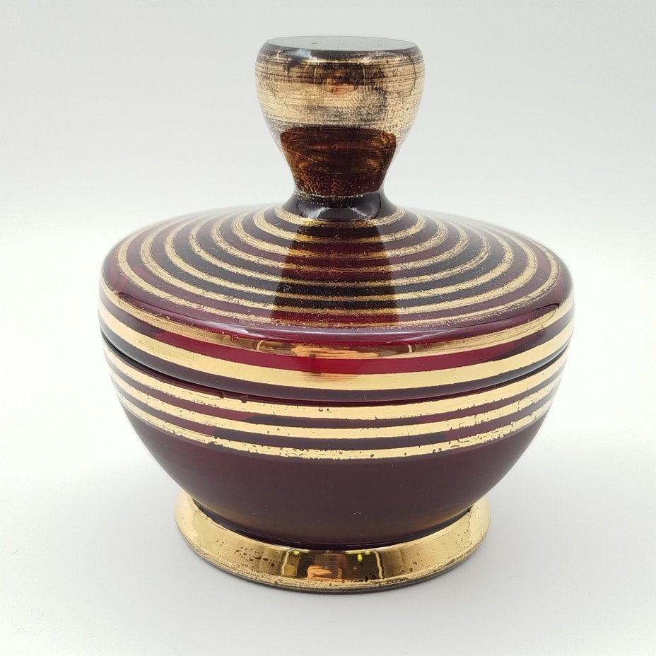Шкатулка рубинового цвета с декором в полоску, стекло, золочение, Чехословакия, 1950-1980 гг.