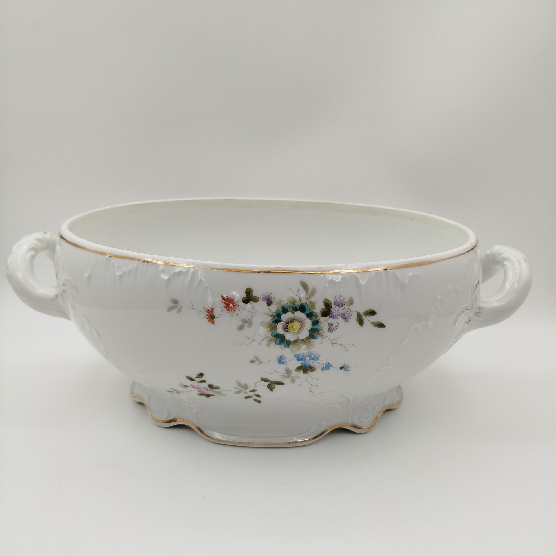 Супница (террина) с цветочным декором, без крышки, фарфор, деколь, роспись, золочение, Cmielow, Польша, 1900-1914 гг.