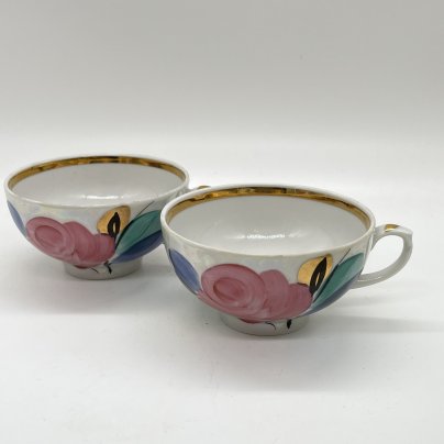 Пара чашек с расписным цветочным декором, фарфор, роспись, люстр, золочение, Дулевский фарфоровый завод (Дулёво), СССР, 1970-1980 гг.