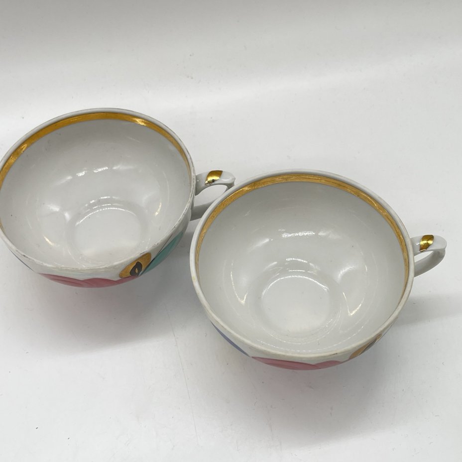 Пара чашек с расписным цветочным декором, фарфор, роспись, люстр, золочение, Дулевский фарфоровый завод (Дулёво), СССР, 1970-1980 гг.