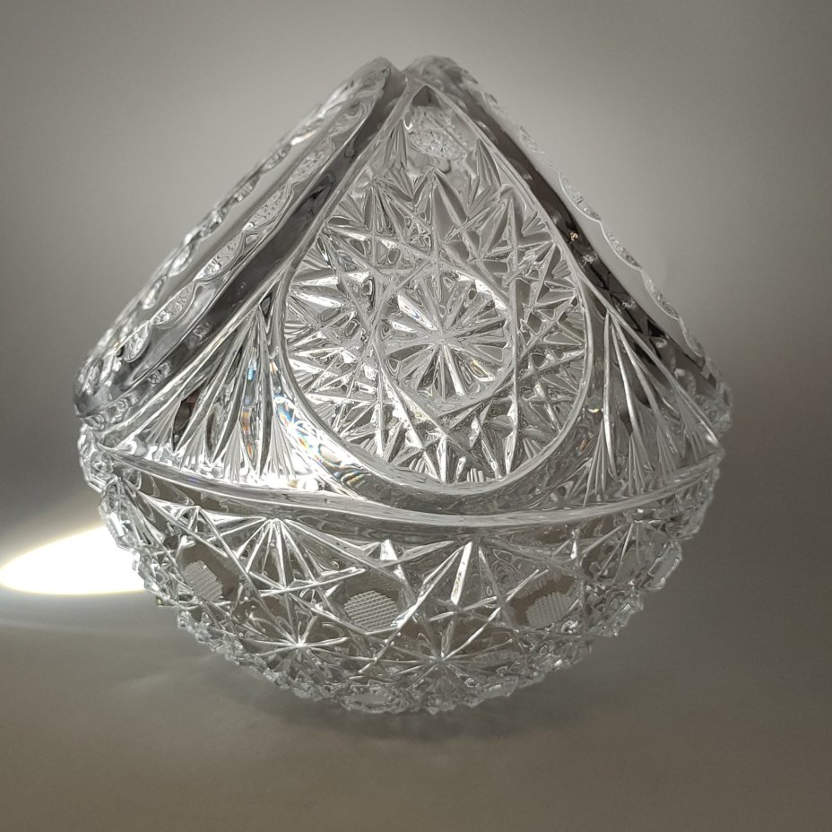 Ваза для конфет в форме корзинки, хрусталь, алмазная грань, Дятьковский хрустальный завод, Россия, 1980-2000 гг.