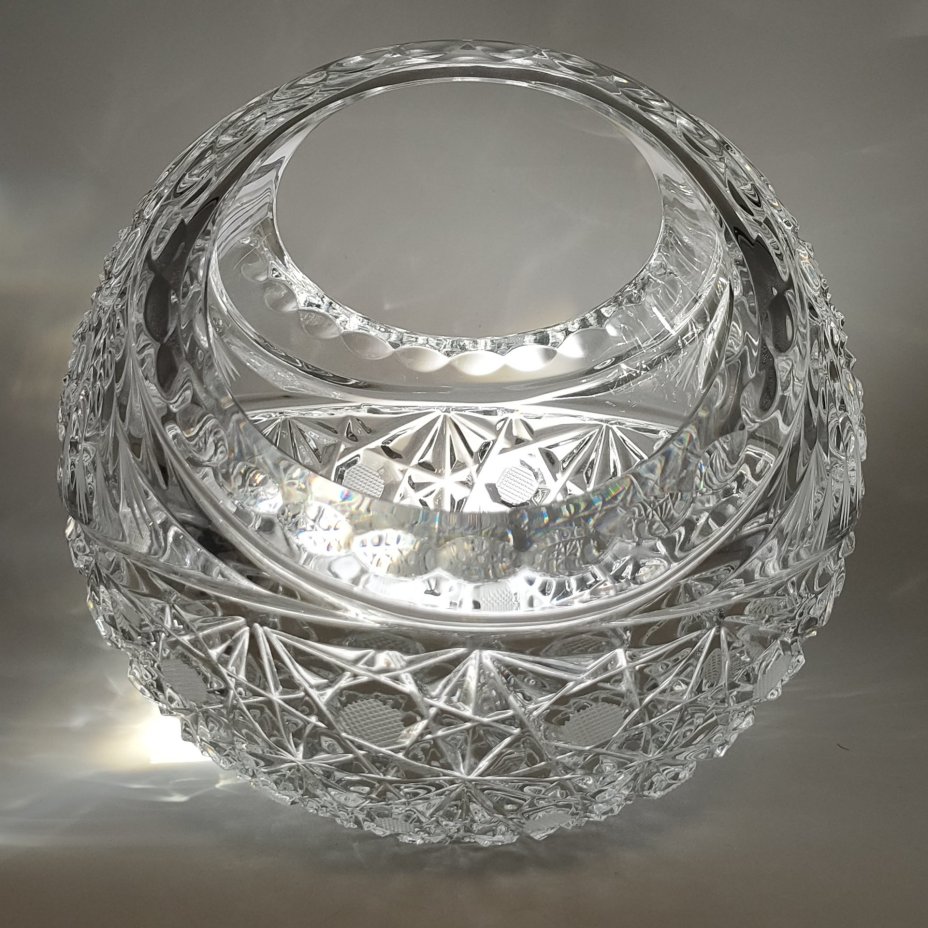 Ваза для конфет в форме корзинки, хрусталь, алмазная грань, Дятьковский хрустальный завод, Россия, 1980-2000 гг.
