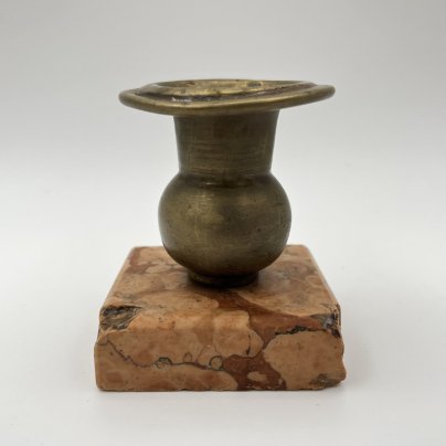 Пепельница в восточном стиле в виде вазы с растительным узором на тулове, латунь, холодные эмали, Индия, 1970-1990 гг.