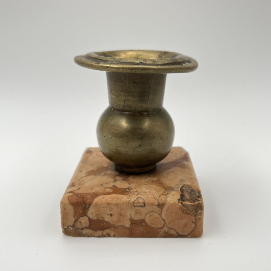 Пепельница в восточном стиле в виде вазы с растительным узором на тулове