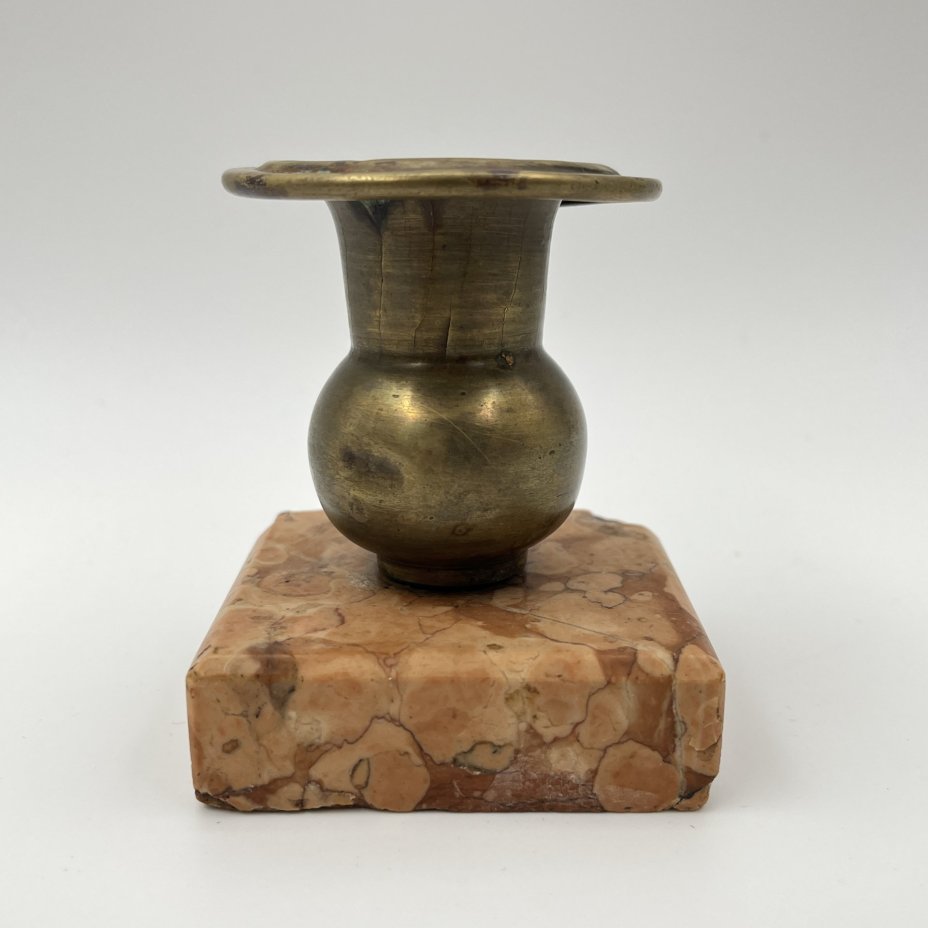 Пепельница в восточном стиле в виде вазы с растительным узором на тулове