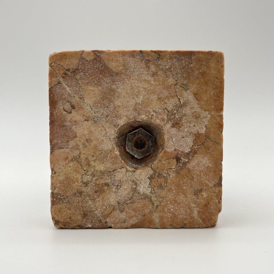 Пепельница в восточном стиле в виде вазы с растительным узором на тулове