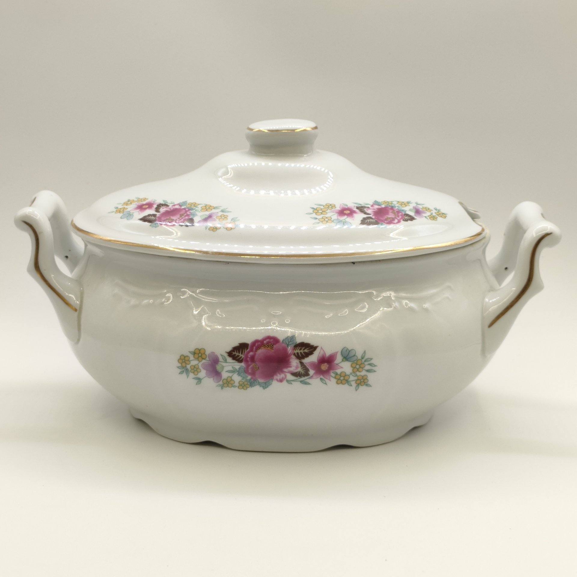 Супница с цветочным декором, фарфор, деколь, золочение, Karolina (Фарфоровая мануфактура «Каролина», Польша), Польша, 1954-1980 гг.