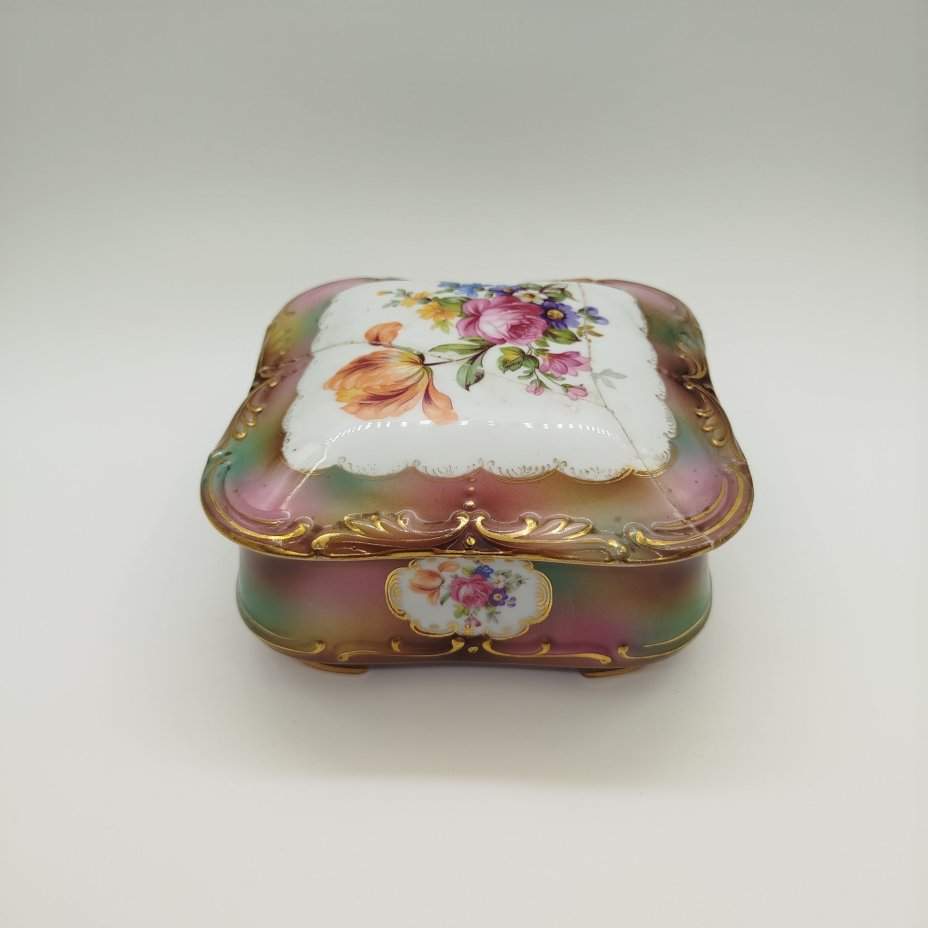 Шкатулка квадратной формы с цветочным декором, фарфор, деколь, крытье, золочение, Martinroda Friedrich Eger & Co. (PM), ГДР, 1950-1980 гг.