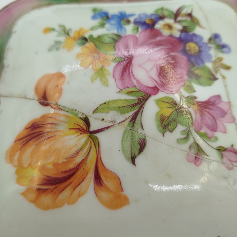 Шкатулка квадратной формы с цветочным декором, фарфор, деколь, крытье, золочение, Martinroda Friedrich Eger & Co. (PM), ГДР, 1950-1980 гг.