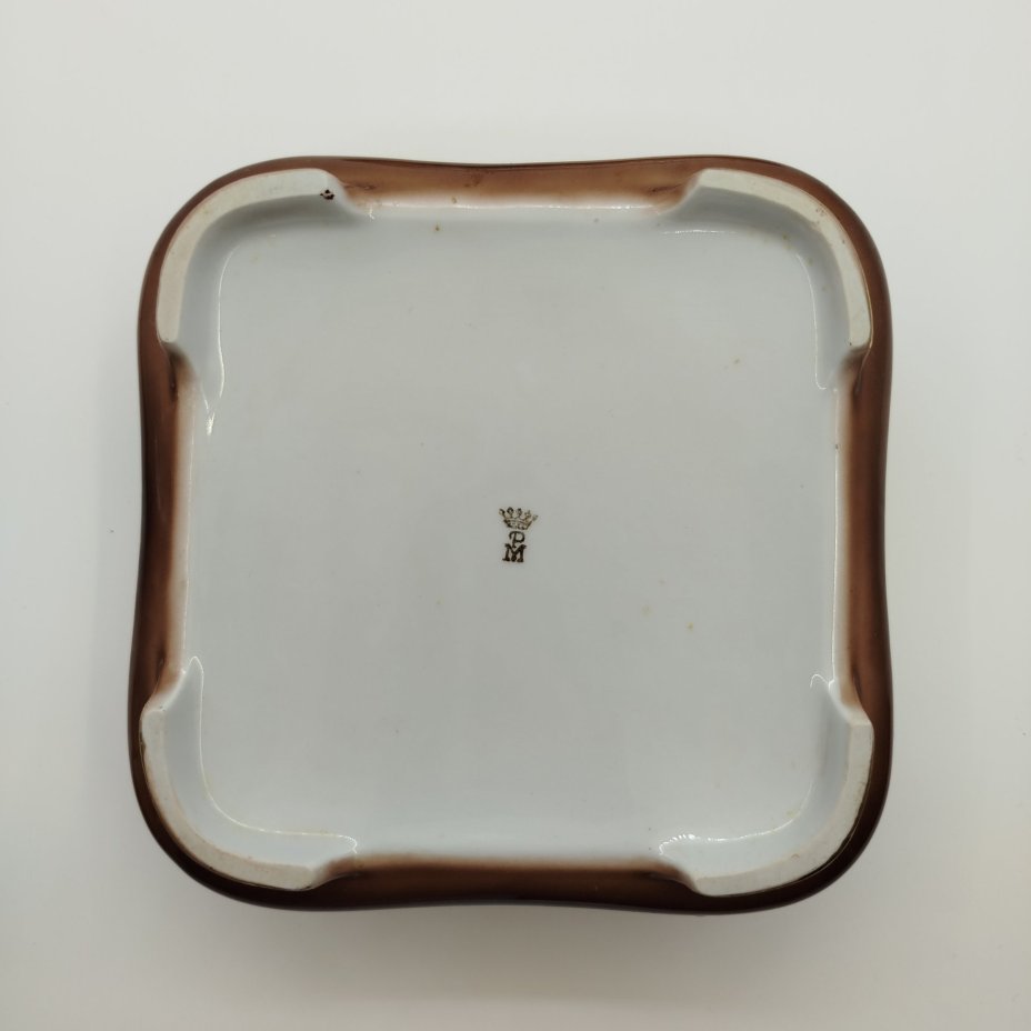 Шкатулка квадратной формы с цветочным декором, фарфор, деколь, крытье, золочение, Martinroda Friedrich Eger & Co. (PM), ГДР, 1950-1980 гг.