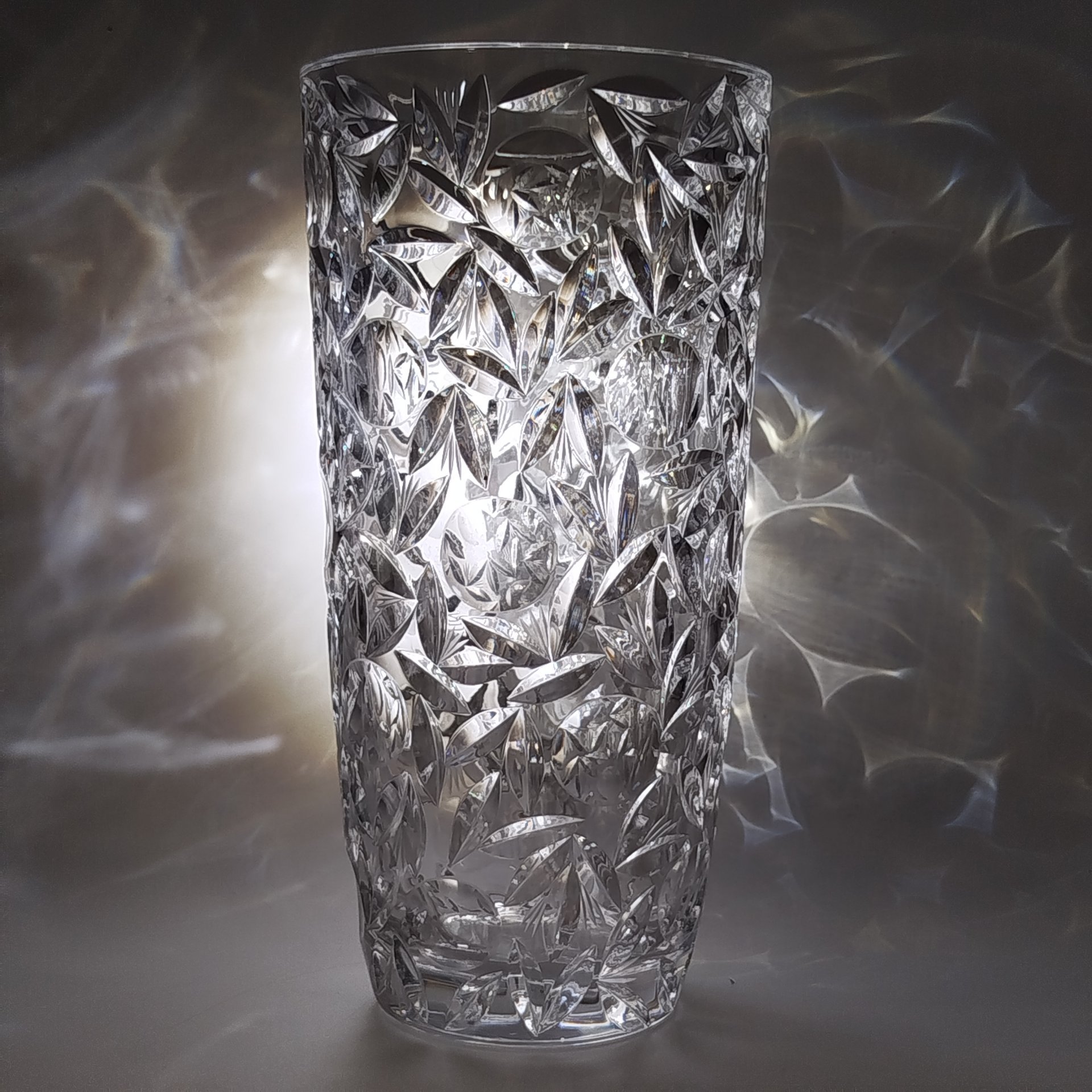 Ваза для цветов "Лето" с рельефным растительным декором