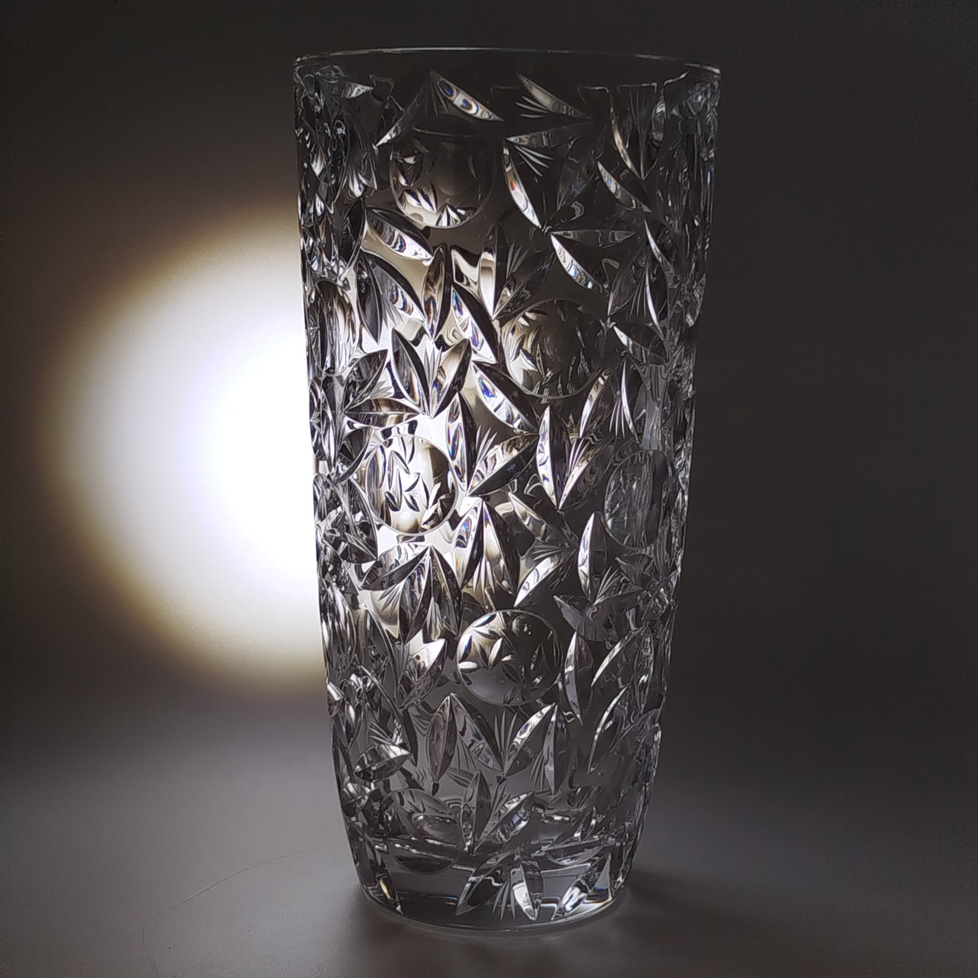 Ваза для цветов "Лето" с рельефным растительным декором