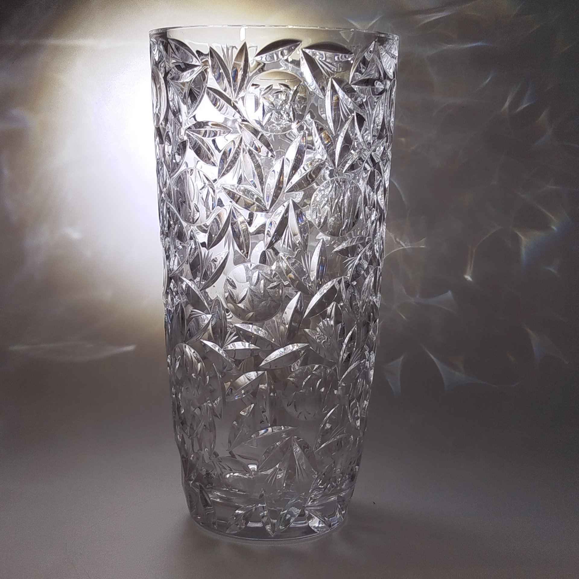 Ваза для цветов "Лето" с рельефным растительным декором