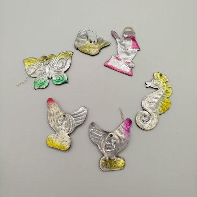 Набор из шести ёлочных игрушек различных форм, композитный материал, картон, штамповка, аэрография, СССР, 1960-1980 гг.